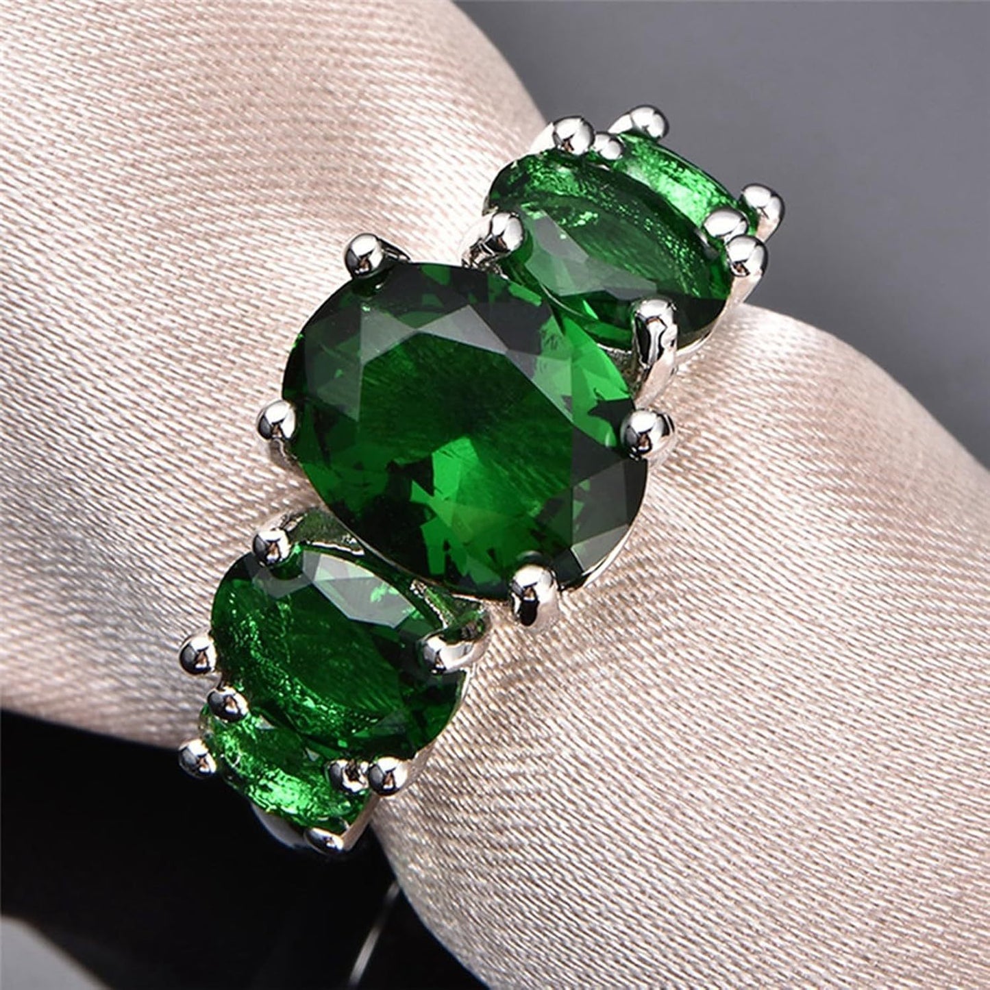 Light-luxury Oval Colored Pattoite Ring