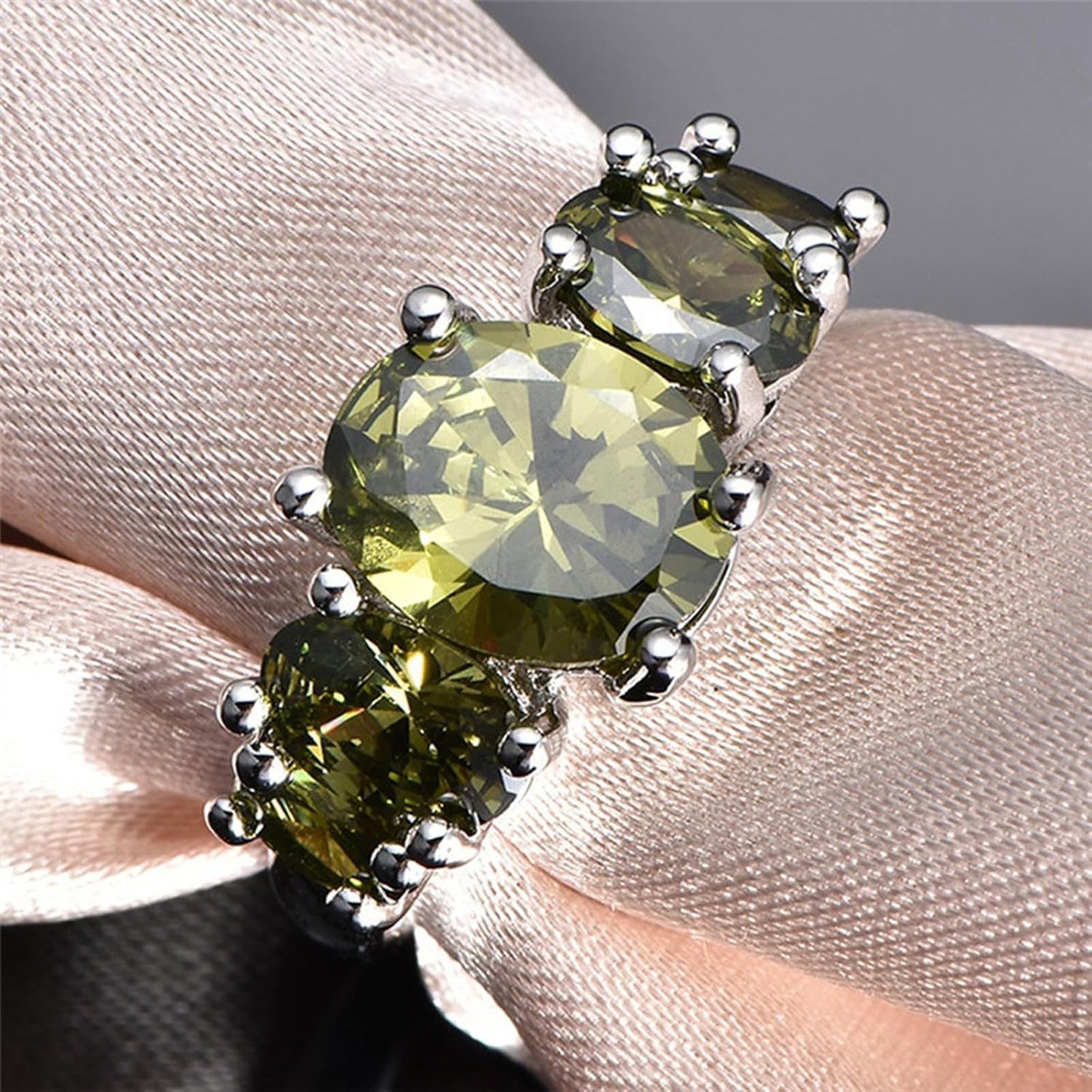 Light-luxury Oval Colored Pattoite Ring